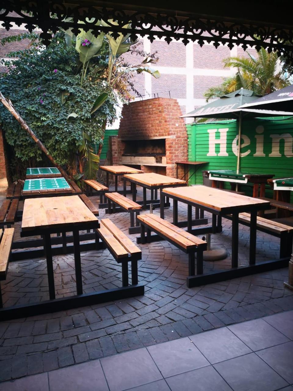 Victoria Hotel Pretoria-Noord Exterior foto